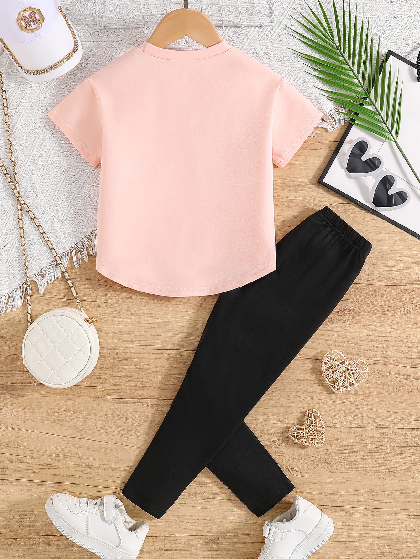A summer fashion 2-piece set for girls