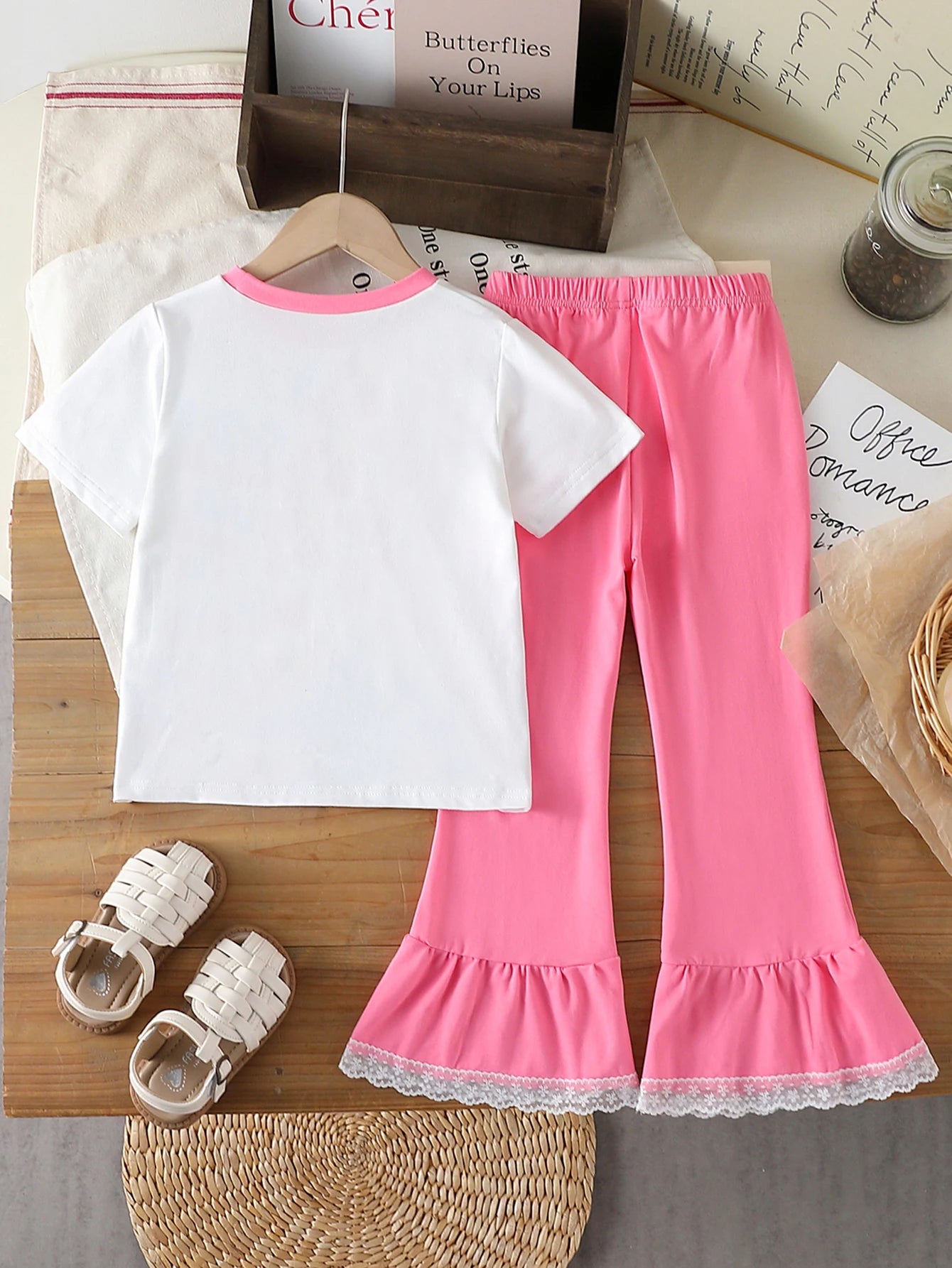 Girls Aged 4-7 Years Old Flower Smiley Face T-Shirt + Lace Bell Bottoms Set
