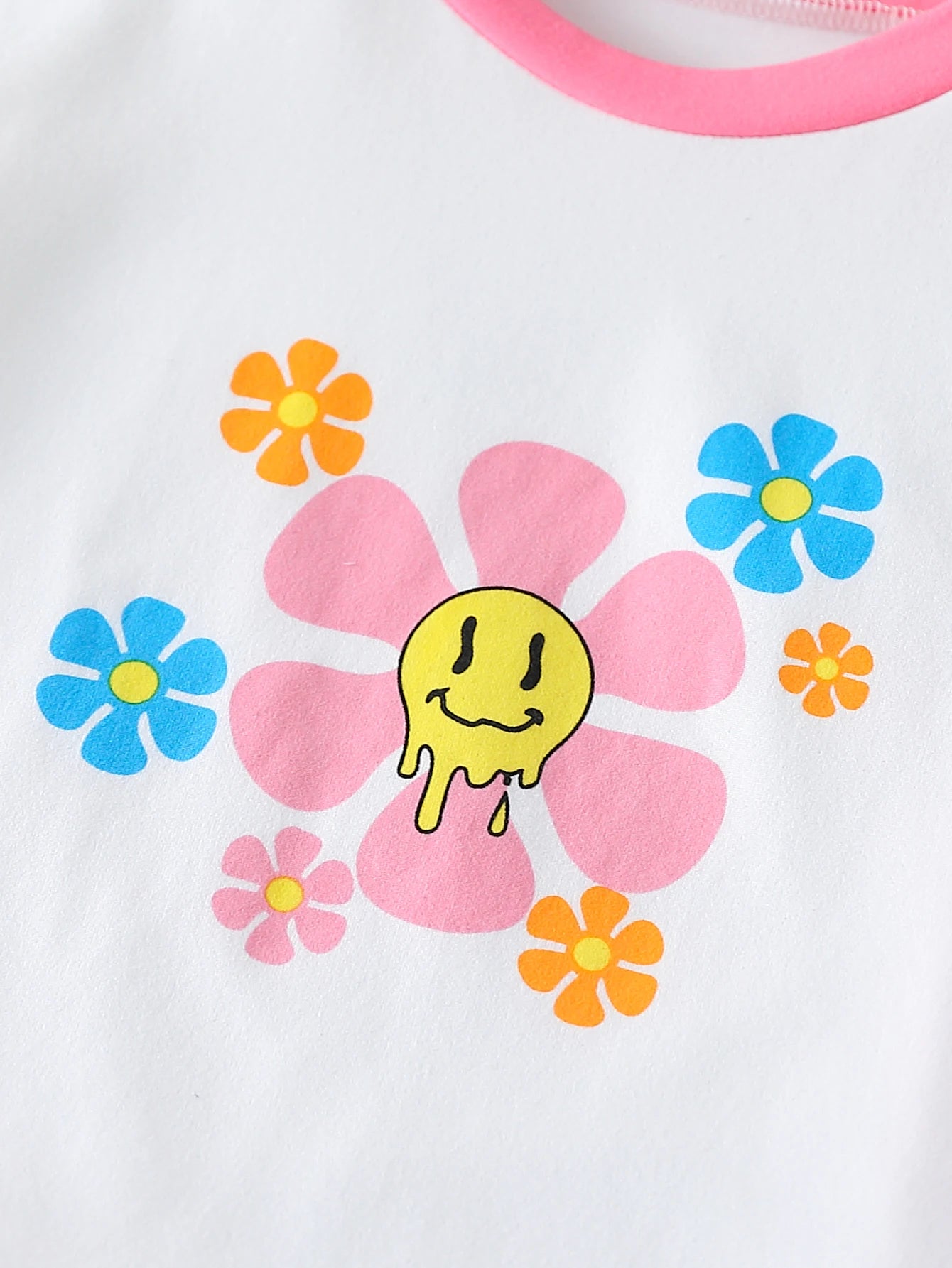 Girls Aged 4-7 Years Old Flower Smiley Face T-Shirt + Lace Bell Bottoms Set