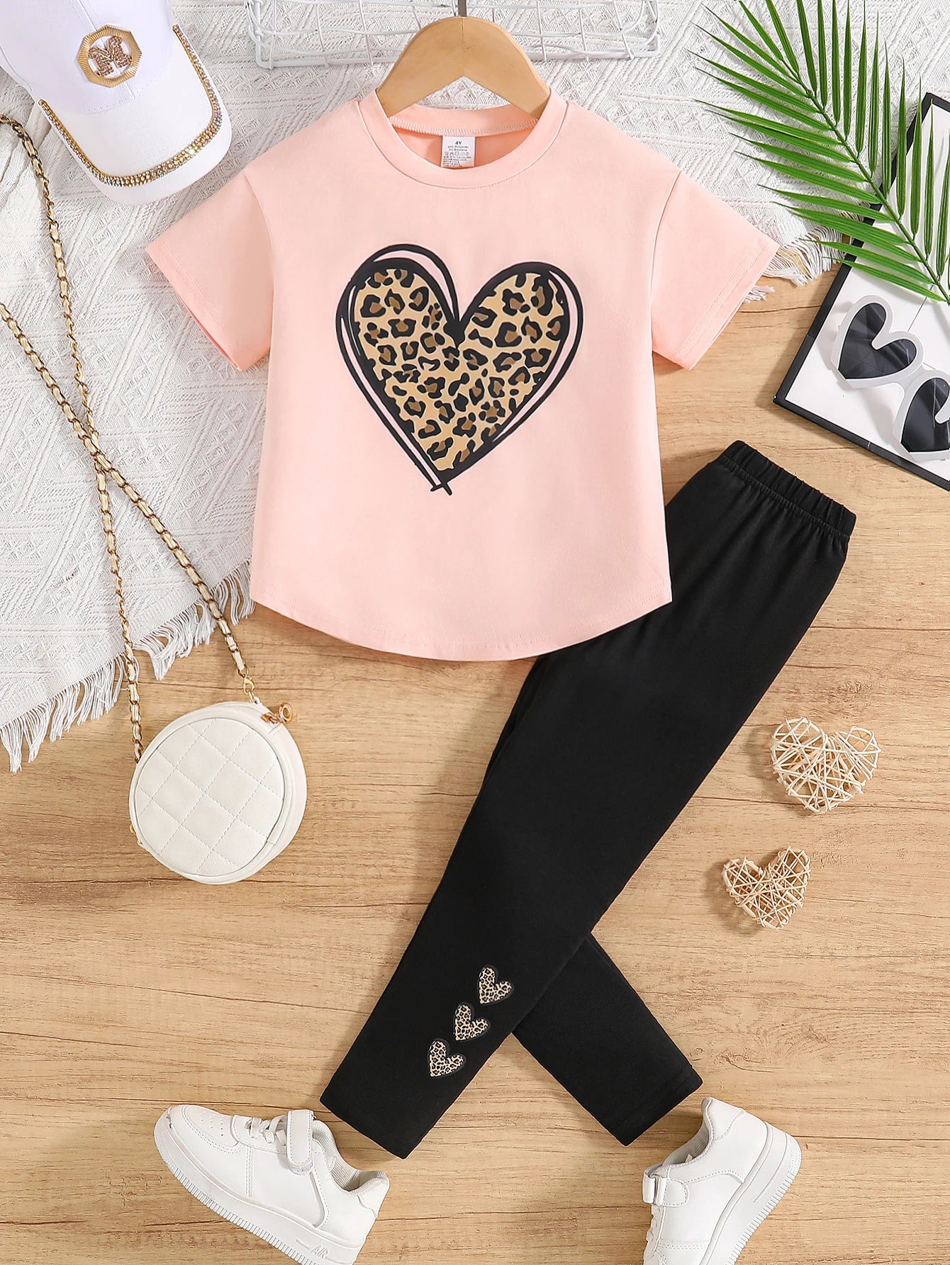 A summer fashion 2-piece set for girls
